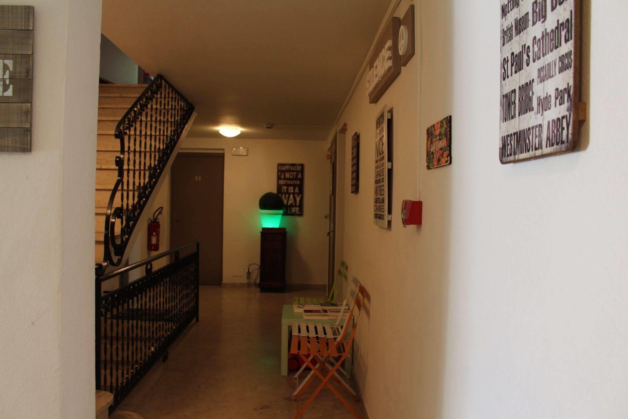 & Astor Hotel