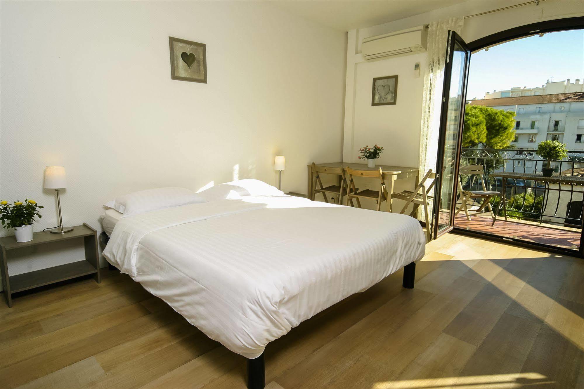 & Astor Hotel 3*